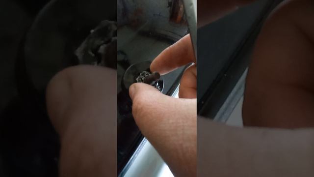Nissan, не откручивается гайка мотора заднего стеклоподъемника. Полная замена механизма. #shorts