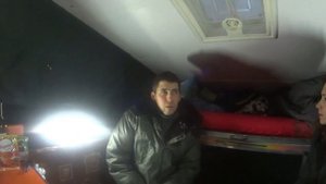 Жилой модуль с подъемной крышей в пикап, который можно себе купить.