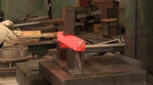 Уникальный специалист – кузнец 5 разряда на молотах и прессах Константин Журавлев