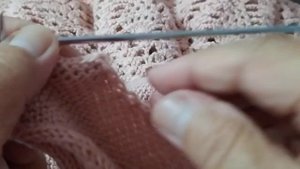 Как я закрываю плечевые швы  при помощи трех спиц.