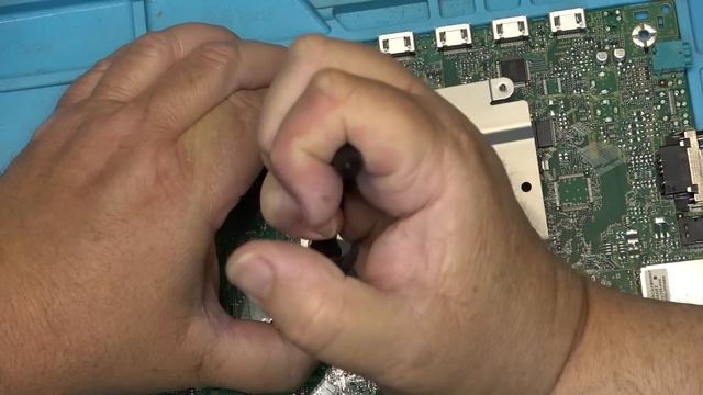 Troubleshooting a Dead Panasonic TV using a Thermal Imaging Camera смотреть онлайн