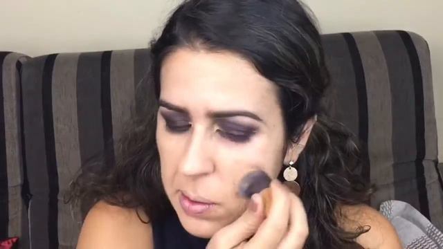 Tutorial: Smoke Eyes em tons de Berinjela смотреть онлайн