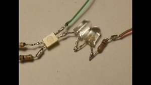 Схема детектора нуля сетевого питания с конденсаторным делителем