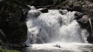 Водопад Арасан (Усы батыра) расположен на реке Арасан в Катон-Карагайском природном парке.