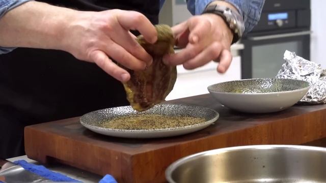 ИЛЬЯ ЛАЗЕРСОН | ГОВЯЖИЙ СТЕЙК СО СЛИВОЧНО-ПЕРЕЧНЫМ СОУСОМ смотреть онлайн