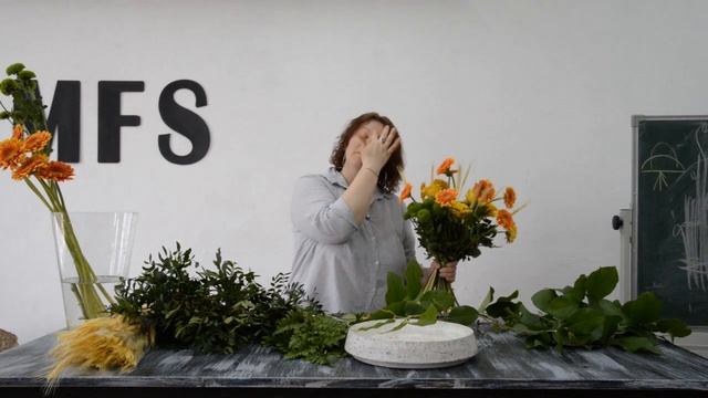 Мастер класс. Коммерческий летний букет с герберой смотреть онлайн