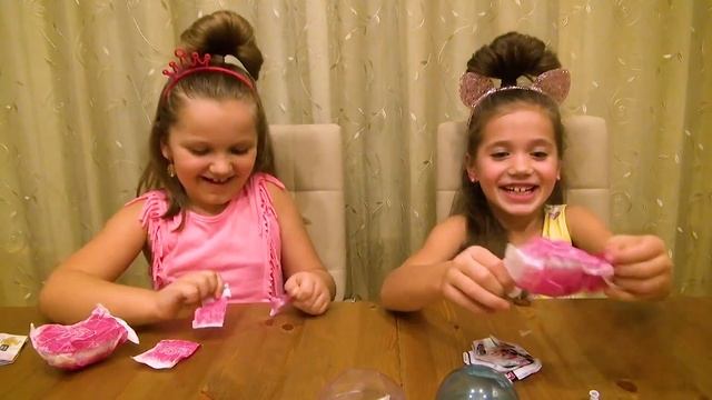 Ева и Вика играют и открывают сюрпризы - Новые шарики Лол смотреть онлайн