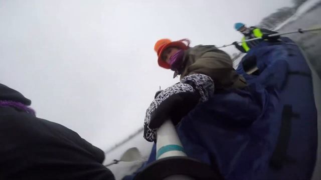 Весёлый сплав по Москва реке в декабре. смотреть онлайн