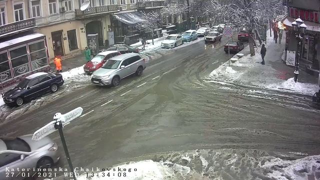 Веб камера Одеса ? Катерининська вулиця В Одесі випав сніг - колапс Odessa ONLINE ᴴᴰ смотреть онлайн