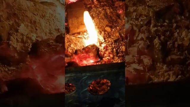 Как горит каменный уголь в печке и размышления про уголь и дерево. смотреть онлайн