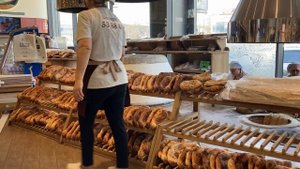 ЛАВАШ В ТАНДЫРЕ. Этот лаваш пекут Ереване, в магазине САС