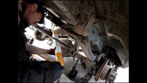 Задние амортизаторы Magnum на Iveco Daily 2012. Замена.
