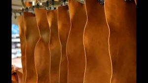 Как отличить натуральную кожу от искусственной ?