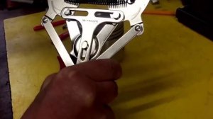 Клещи съемники для замены поршневых колец