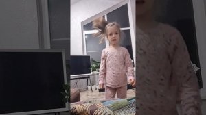 В глазах сердечки,косички и колечки...Танцы 💃 дома