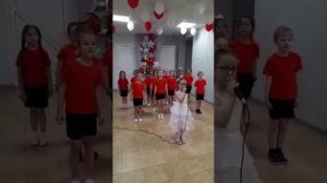 Песня «Радость - это мама». Дети старшего возраста.