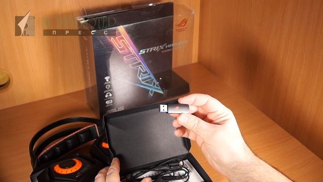 Распаковка беспроводной гарнитуры ASUS ROG Strix Wireless смотреть онлайн
