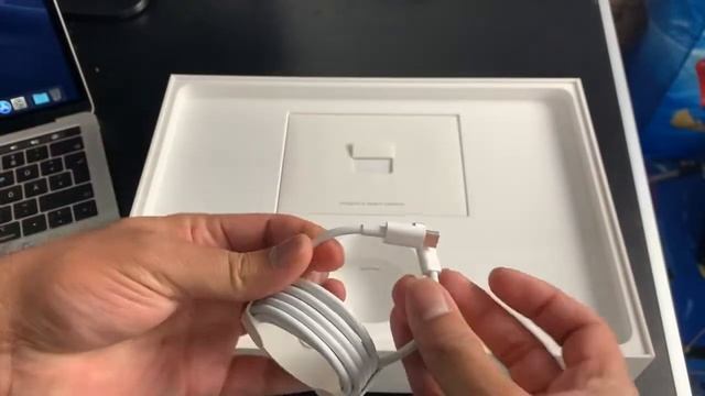 Apple MacBook Pro 13-inch Silver unpacking and review in Urdu #DESIJAAN смотреть онлайн