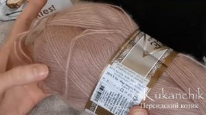 Связала спицами котика-игрушку из пушистой пряжи. Процесс вязания и готовая игрушка