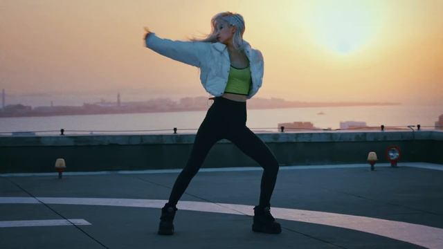 EVERGLOW Crank In Film #E:U (이유) смотреть онлайн