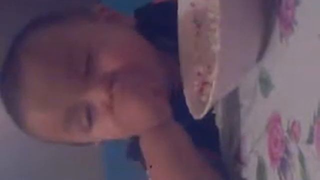 засыпает за столом смотреть онлайн