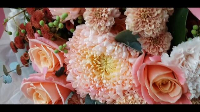 Шикарный букет с хризантемами смотреть онлайн