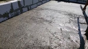 Устройство плоской эксплуатируемой кровли из легкого бетона.