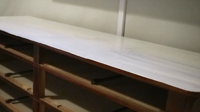 DRESSER MAKEOVER USING PEARL METALLIC PAINT AND CHALK PAINT смотреть онлайн