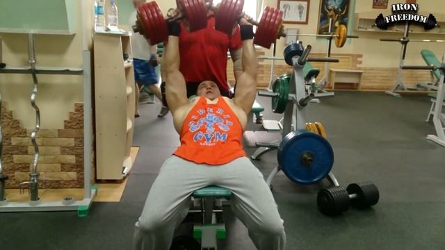 Жим гантелей по 50 кг.,под углом 40 °, на 12 раз ! смотреть онлайн
