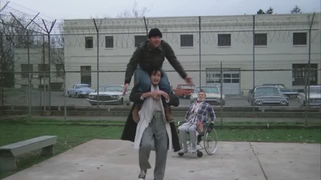 Пролетая над гнездом кукушки. Кавер-трейлер смотреть онлайн