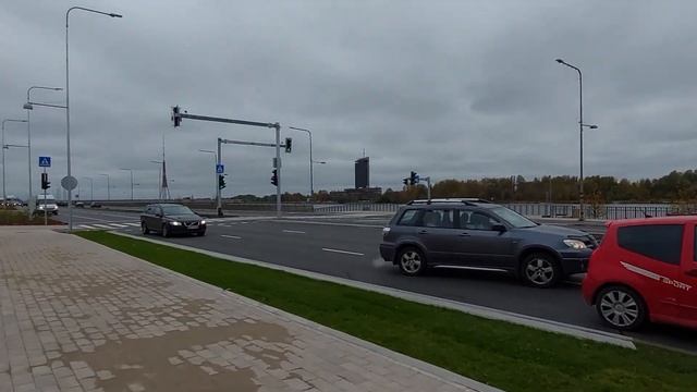 РИГА МЕНЯЕТСЯ. НОВЫЙ ВОКЗАЛ. ДОРОГИ и ПЕРЕХОДЫ, НО РАБОТЫ ЕЩЕ МНОГО. смотреть онлайн