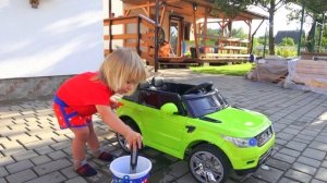 ФЁДОР как ПАПА!!!  САМ МОЕТ свою МАШИНУ. Видео для детей.