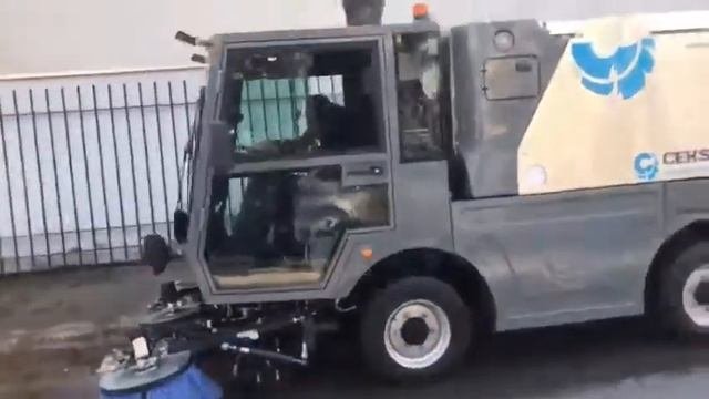 Компактная вакуумная подметально-уборочная машина VOS 2000