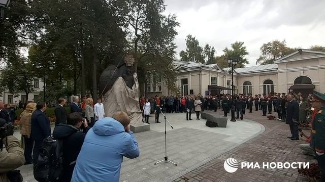 В Москве открыли памятник врачам, борющимся с COVID-19