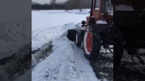 Трактор Т-25 с отвалом