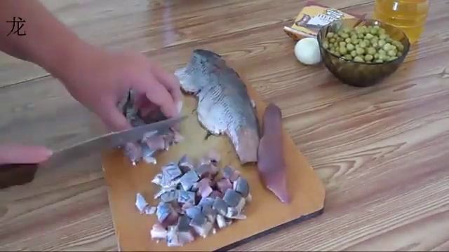 Салат из селёдки с горошком смотреть онлайн