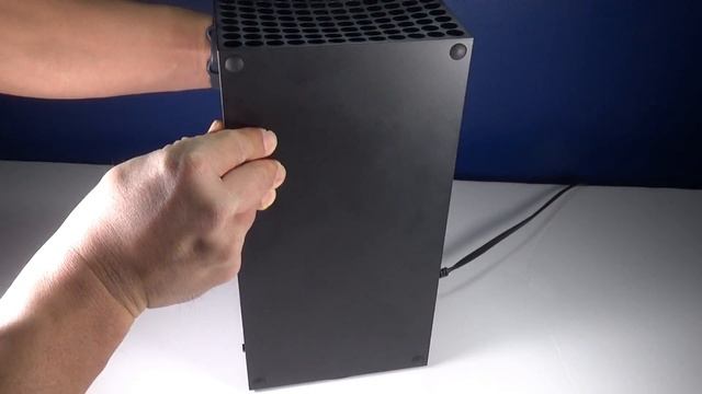 How to Insert Disc XBOX Series X