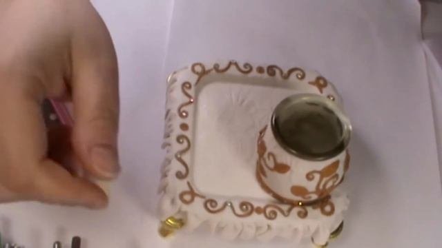 чернильница и перьевая ручка