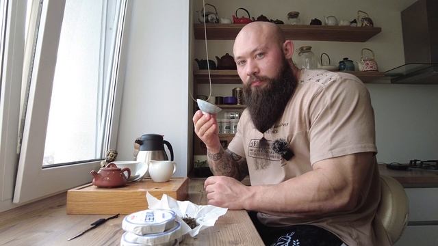 Прессованный блин пуэра шен с ледяного острова Бинг Дао смотреть онлайн