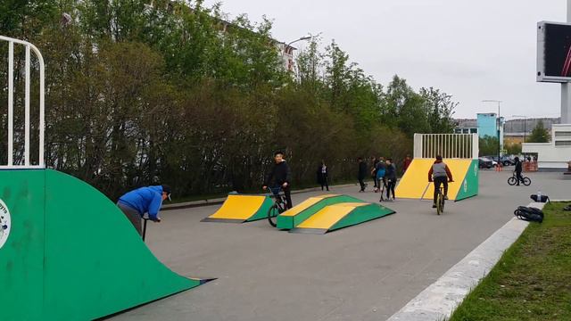 Мурманск. Скейт-парк на площади 5 углов смотреть онлайн