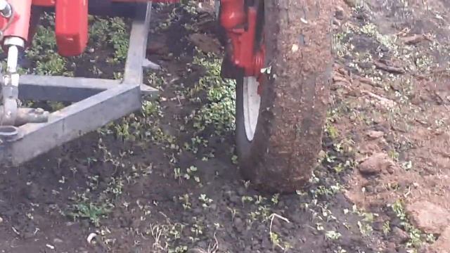 Осенняя вспашка самодельным плугом трактором т 25._HD.mp4 смотреть онлайн