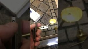 Замена личинки (цилиндра) на двери Тюмень. Mottura на Multlock на двери Барс. Турбомастер 91-90-90