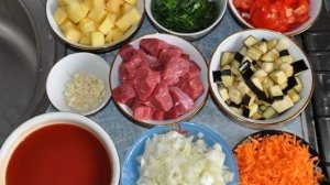Баранина с овощами в горшочках