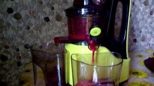 Отжим свеклы соковыжималкой OURSSON JM 7002