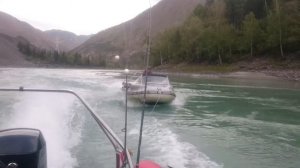 Фрегат 480 взял на буксир Солар 420 (пробито дно)