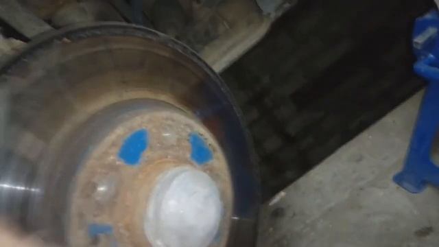 Замена передних тормозных колодок Opel Astra H. смотреть онлайн