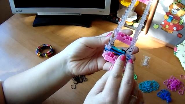 Плетение из резинок Радужный браслет.часть 1 смотреть онлайн