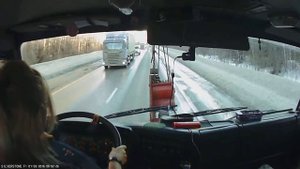 женщины на автокране