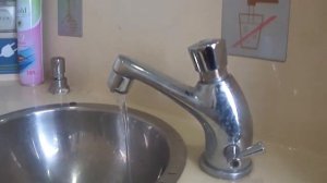 Как работает кран умывальника  в поезде