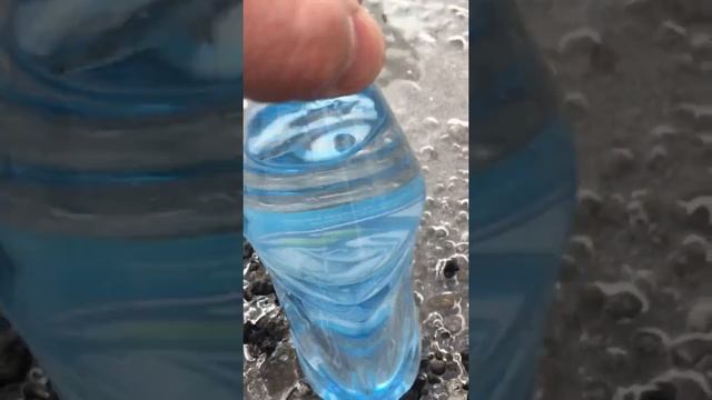 Превращение воды в лёд за пару секунд. Turning water into ice in a couple of seconds.